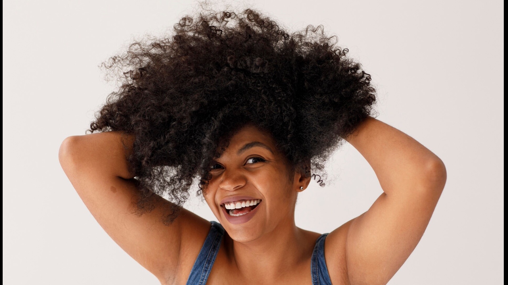 Cheveux fins : comment gagner du volume sans les alourdir