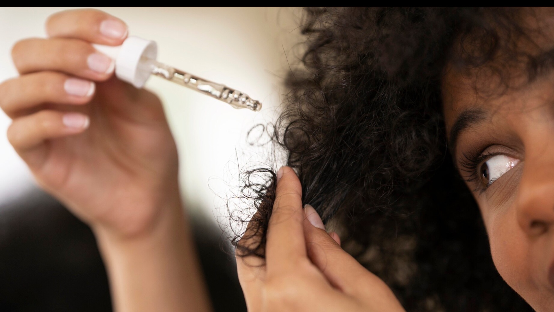 Chute de cheveux : comprendre les causes et stimuler la pousse naturellement